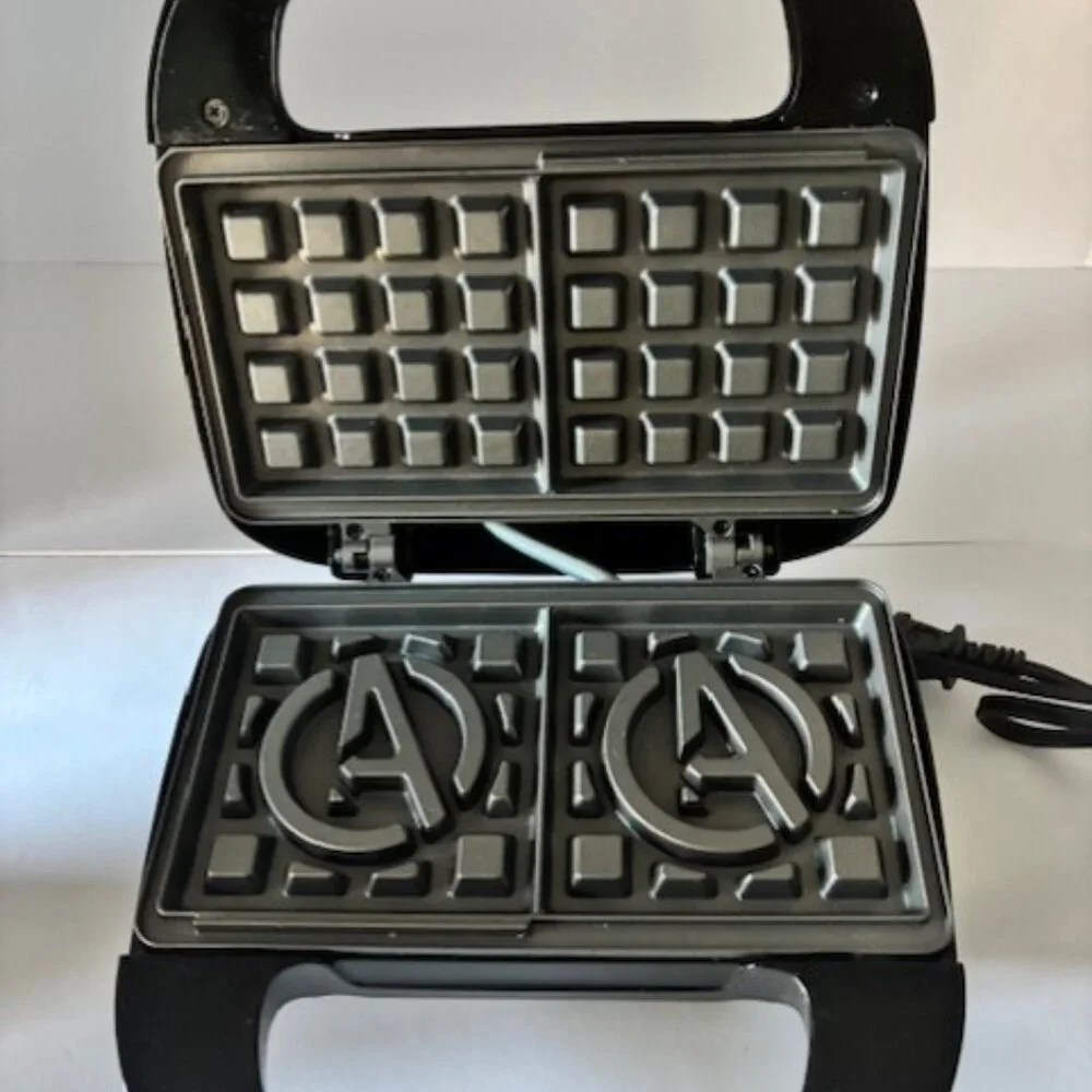 Marvel Avengers 2 Slice Waffle Maker Iron Man Hulk Spiderman Captain America
